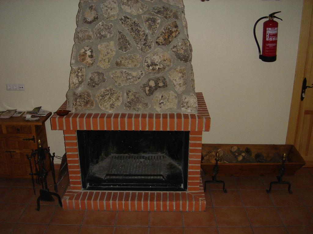 Ribatajada Apartamentos Serrano מראה חיצוני תמונה